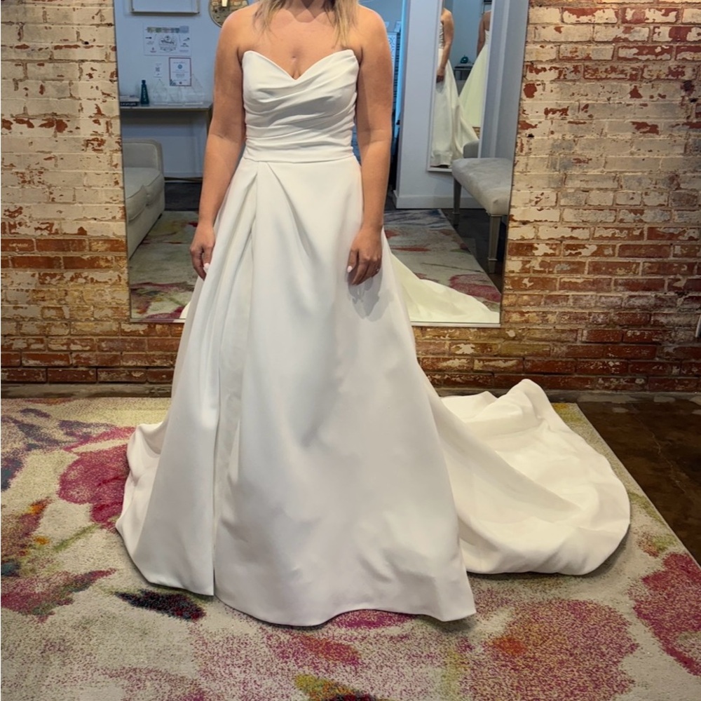 Wedding gown size 10 simple elegant
